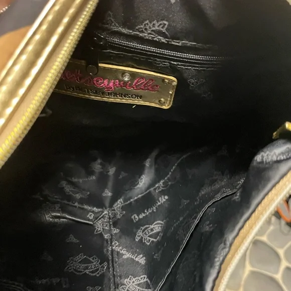 Betsy Johnson pop culture style purse - Picture 6 of 8